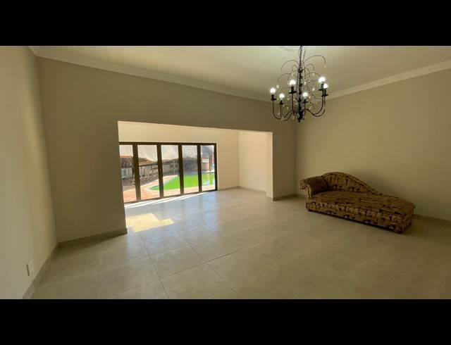 5 BEDROOM HOUSE FOR SALE IN WATERKLOOF HEIGHTS